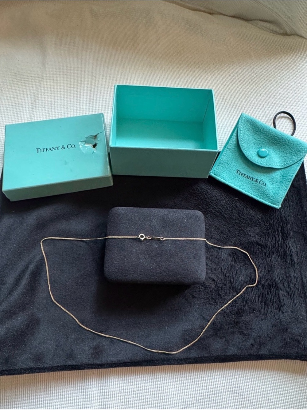 Delicate Tiffany & co 18k yellow gold chain